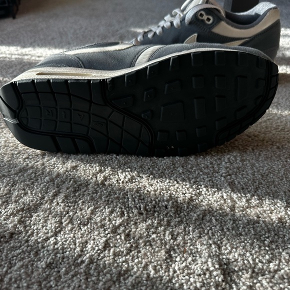 NIKE AIR MAX ONE. Suede grey two tone. In excellent condition. Rare find! - Picture 4 of 5